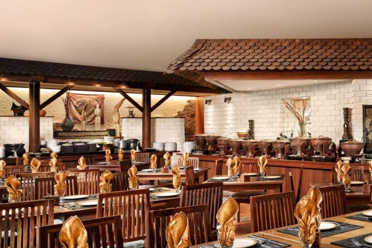 Khách sạn Furama Riverfront 4*